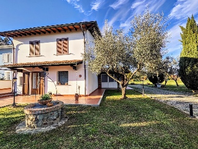 Foto Villa unifamiliare a Ponte Buggianese di 200 m² con 8 locali