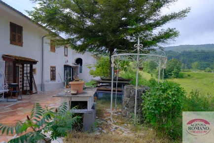 Foto Casale in VIA AVERA, Mioglia di 180 m² con 5 locali in vendita