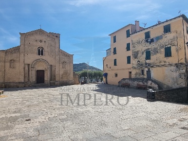 Foto Appartamento in Piazza Colletta 3, Ventimiglia Centro Storico di 77 m²