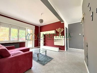 Foto Appartamento a Ivrea di 90 m² con 6 locali in vendita