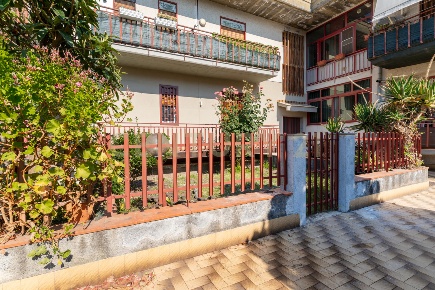 Foto Appartamento in Via Grazia  24, Pedara Centro di 128 m² con 4 locali