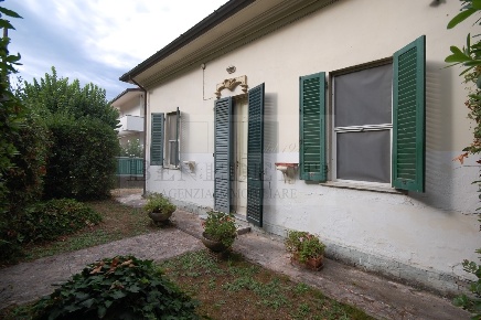 Foto Casa indipendente in Via Duca Della Vittoria, Pietrasanta di 110 m²