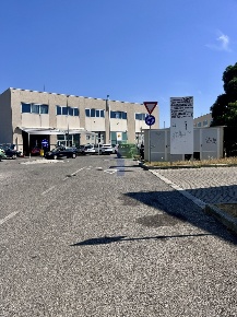 Foto Capannone industriale in Via Cimarosa  111, Livorno Salviano di 410 m²