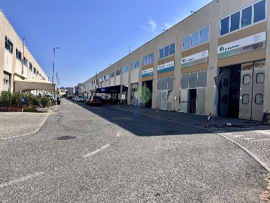 Foto Capannone industriale in Via Cimarosa  111, Livorno Salviano di 410 m²