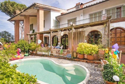 Foto Appartamento a Pisa Marina di Pisa di 210 m² con 5 locali in vendita