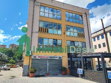 Foto Ufficio a Potenza Centro di 200 m² con 8 locali in vendita