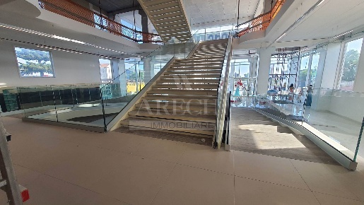 Foto Ufficio a Salerno Zona Industriale - San Leonardo di 1600 m²