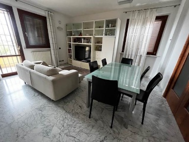 Foto Appartamento in VIA TOGLIATTI  118, Ancona Q3 di 98 m² con 6 locali