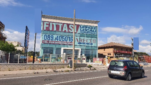 Foto Negozio a Salerno Zona Industriale - San Leonardo di 800 m² in affitto