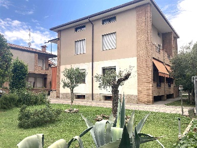 Foto Appartamento in via Bellini 6, Cologno al Serio Centro di 100 m²