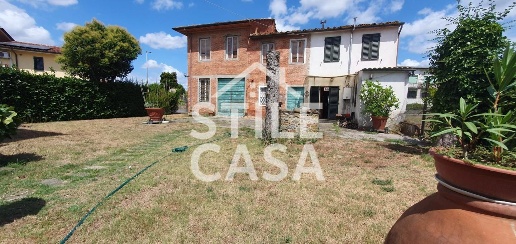 Foto Casa indipendente a Porcari Centro di 320 m² con 5 locali in vendita