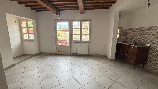 Foto Casa indipendente a Buti Centro di 140 m² con 8 locali in vendita