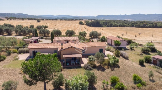 Foto Villa unifamiliare a Tarquinia Centro Storico di 280 m² con 8 locali