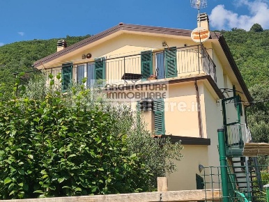 Foto Villa unifamiliare in VIA PRIMAVERA, Varazze Pero di 300 m² in vendita
