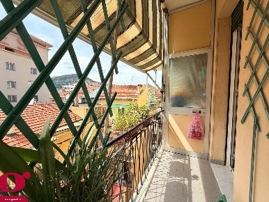 Foto Appartamento in de Sonnaz, Imperia Oneglia di 91 m² con 4 locali