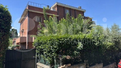 Foto Appartamento in Via Sant'Andrea 19, Grottaferrata Centro di 111 m²