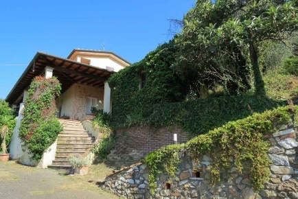 Foto Rustico a Pietrasanta di 140 m² con 5 locali in vendita