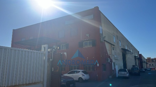 Foto Capannone industriale a Orta di Atella di 700 m² con 6 locali
