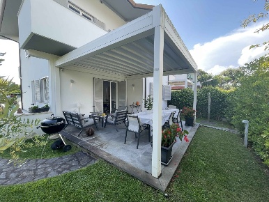 Foto Villa unifamiliare in Via Palestro 122, Pietrasanta di 177 m²