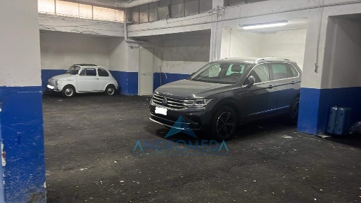 Foto Box a Napoli Posillipo di 630 m² con 10 locali in vendita
