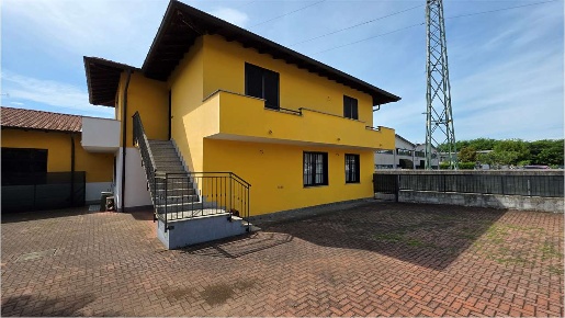 Foto Appartamento in Via 25 Aprile, Borgo Ticino Centro di 270 m²