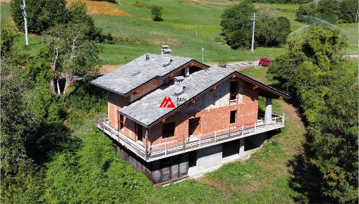 Foto Villa unifamiliare in Strada Regionale 38, Aosta di 260 m² in vendita