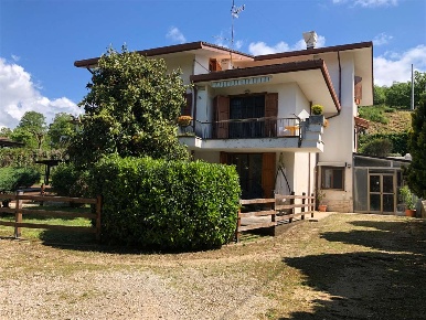 Foto Villa unifamiliare in Via del Cerreto 2, Fiuggi di 459 m² in vendita
