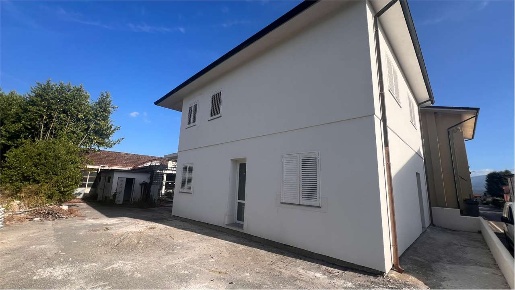 Foto Villa unifamiliare in via delle Ville 493, Capannori di 200 m²