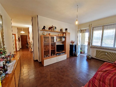 Foto Appartamento in Via Erminia Maggi, Cuvio Centro di 109 m² con 4 locali