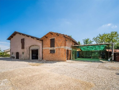 Foto Rustico in CA BERTACCHI 27, Viano Ca' Bertacchi di 465 m² con 8 locali