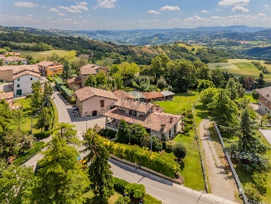 Foto Villa unifamiliare in CA BERTACCHI 27, Viano Ca' Bertacchi di 700 m²