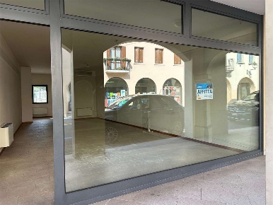 Foto Negozio a Oderzo di 60 m² con 1 locali in affitto