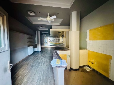 Foto Negozio in VIA BUNIVA 41, Pinerolo Centro di 75 m² con 1 locali