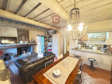 Foto Appartamento a Massa e Cozzile di 83 m² con 4 locali in vendita