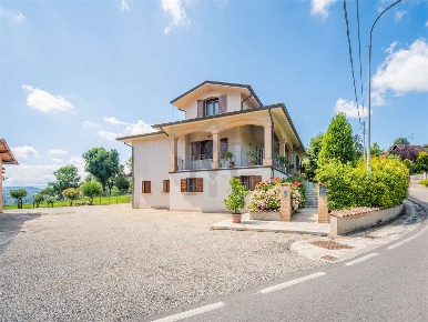 Foto Villa unifamiliare in CA BERTACCHI 27, Viano Ca' Bertacchi di 306 m²