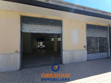 Foto Ufficio in Viale della Libertà 156, Aversa di 115 m² con 2 locali