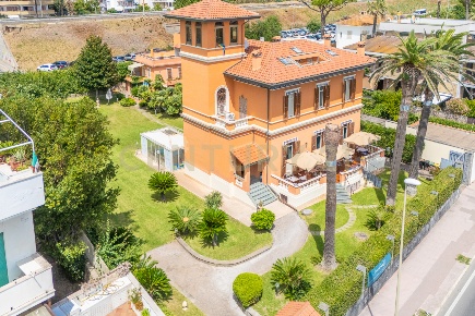 Foto Villa unifamiliare in Via Aurelia 393, Santa Marinella Centro