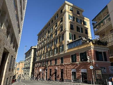 Foto Appartamento in Via Fieschi, Genova Carignano di 121 m² con 5 locali