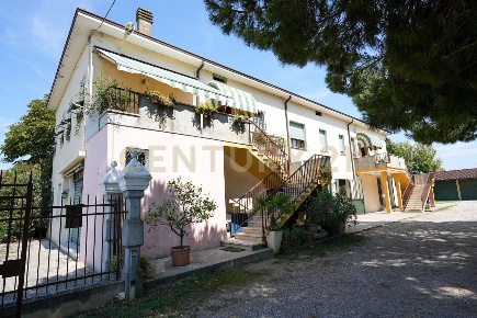 Foto Villa bifamiliare in Via Isolella 140, Cerea Asparetto di 499 m²