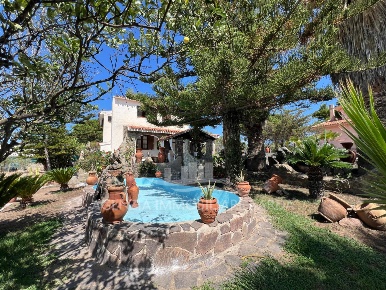 Foto Villa unifamiliare a Sorso Eden Beach di 166 m² con 6 locali