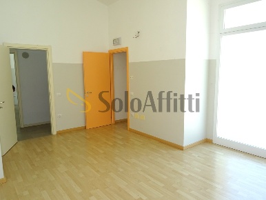 Foto Ufficio a Senigallia Saline di 114 m² con 10 locali in affitto
