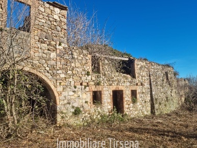 Foto Casale a Orvieto di 400 m² con 10 locali in vendita