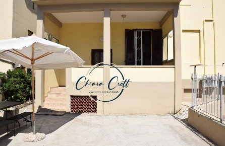 Foto Villa bifamiliare a San Vincenzo Centro di 215 m² con 8 locali