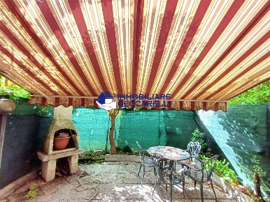 Foto Villa a schiera a Massa Marina di Massa Centro di 70 m² con 2 locali