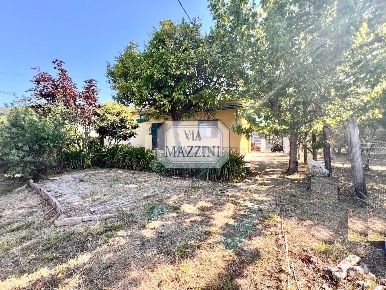 Foto Villa bifamiliare a Pietrasanta di 100 m² con 5 locali in vendita