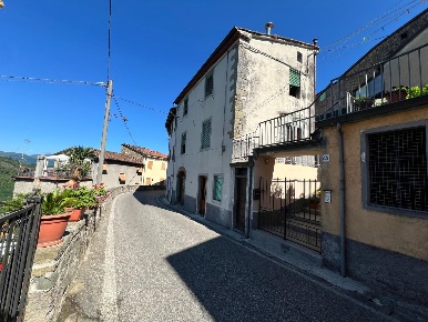 Foto Casa indipendente a Bagni di Lucca Benabbio di 100 m² con 6 locali