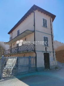 Foto Casa indipendente a Massa Centro di 280 m² con 10 locali in vendita