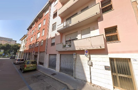 Foto Negozio a Pontedera Centro di 99 m² con 1 locali in vendita