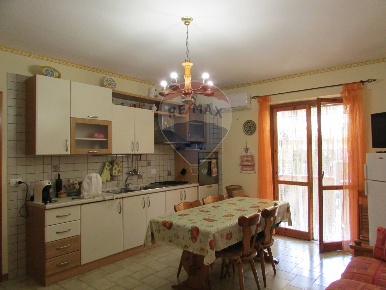 Foto Appartamento in Via Spiaggia, Mascali Sant'Anna di 55 m² con 2 locali