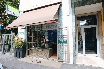 Foto Negozio in Via Galileo Galilei, Brescia Crocifissa di Rosa di 100 m²